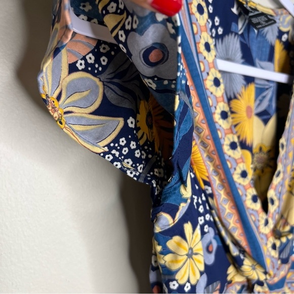 Angie Womens Size S Boho Floral Print Flutter Sleeve Surplice Neck Crop Top - Picture 4 of 8